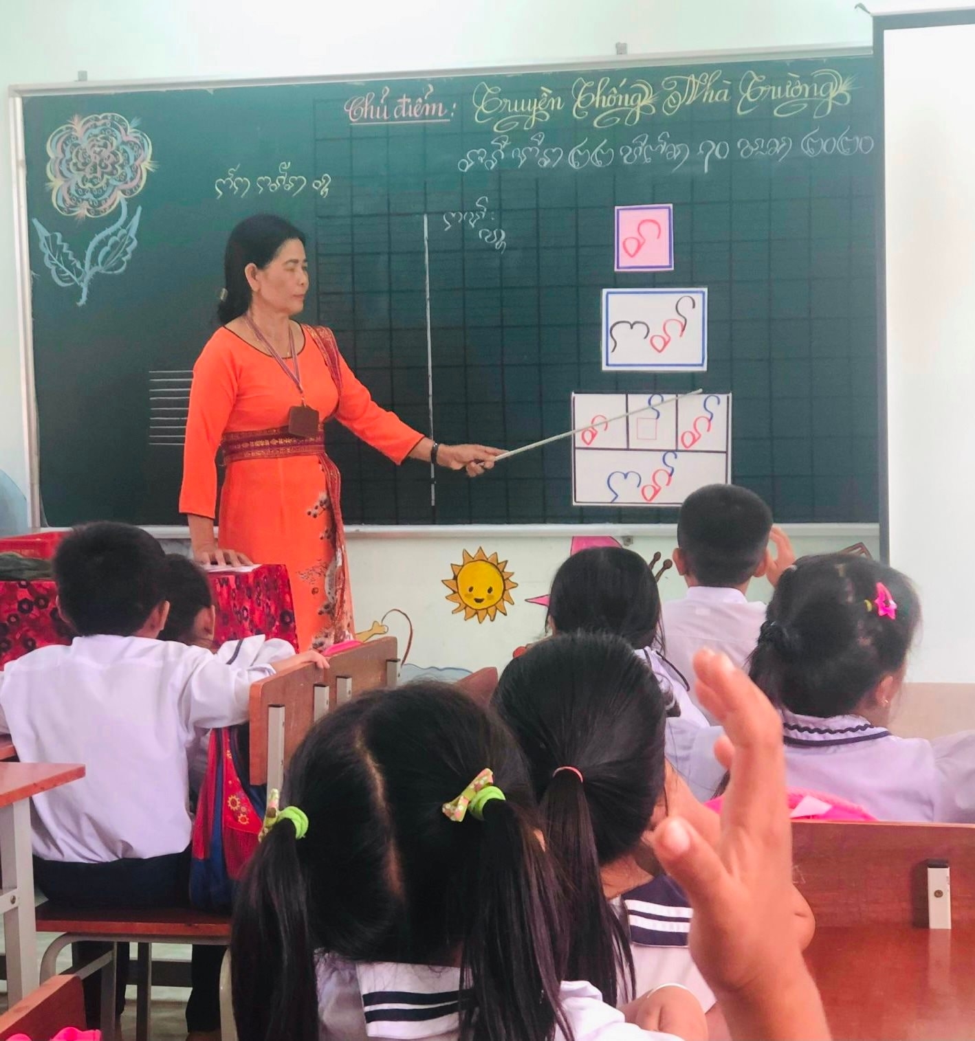 Một tiết học chữ Chăm tại trường tiểu học ở Bình Thuận