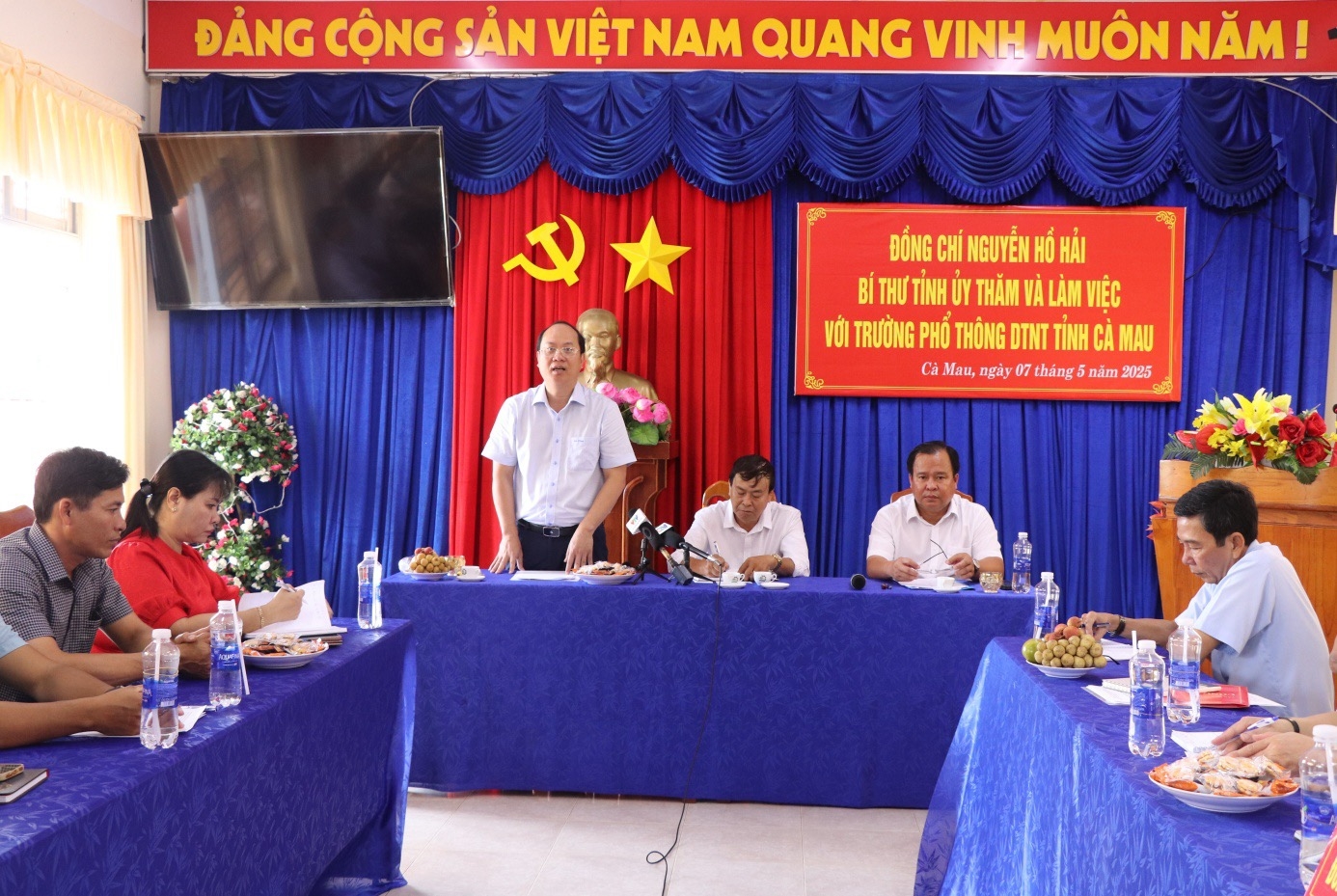 Trường Phổ thông Dân tộc Nội trú luôn được sự quan tâm của lãnh đạo tỉnh Cà Mau ( trong ảnh là đoàn công tác Tỉnh uỷ, UBND đến thăm và làm việc với trường vào ngày 07/05 vừa qua)