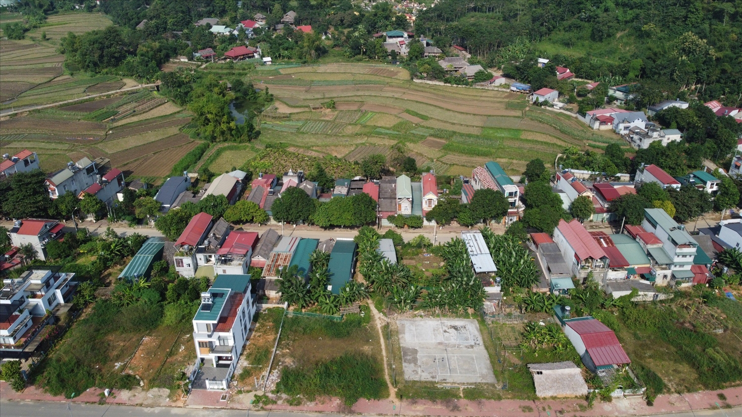 Diện mạo nông thôn mới vùng cao ngày càng đổi thay