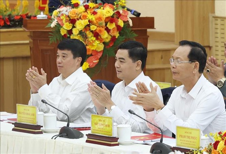 Các đại biểu tham dự buổi làm việc