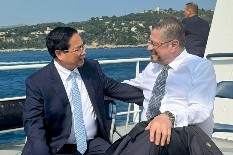 Hai nhà lãnh đạo nhất trí chỉ đạo các bộ, ngành hữu quan của hai bên phối hợp tìm kiếm các hướng đi mới, các biện pháp để thúc đẩy hợp tác thương mại, đầu tư song phương trên cơ sở tiềm năng và nhu cầu của hai bên - Ảnh: VGP/Nhật Bắc