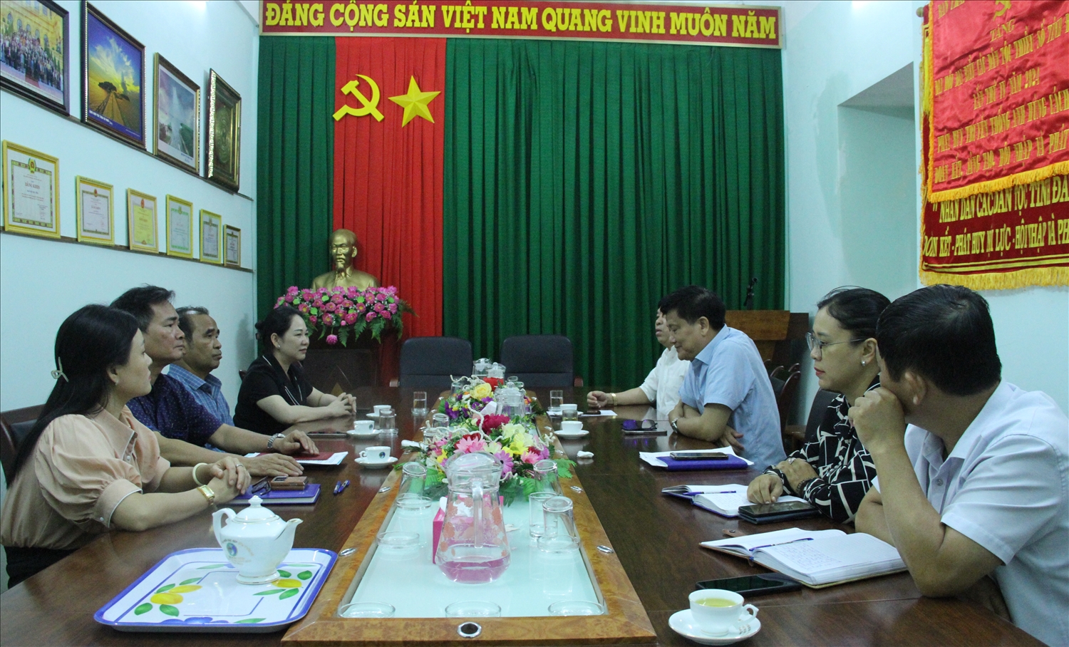Thứ trưởng Bộ Dân tộc và Tôn giáo Nông Thị Hà thăm Sở Dân tộc và Tôn giáo tỉnh Đắk Lắk