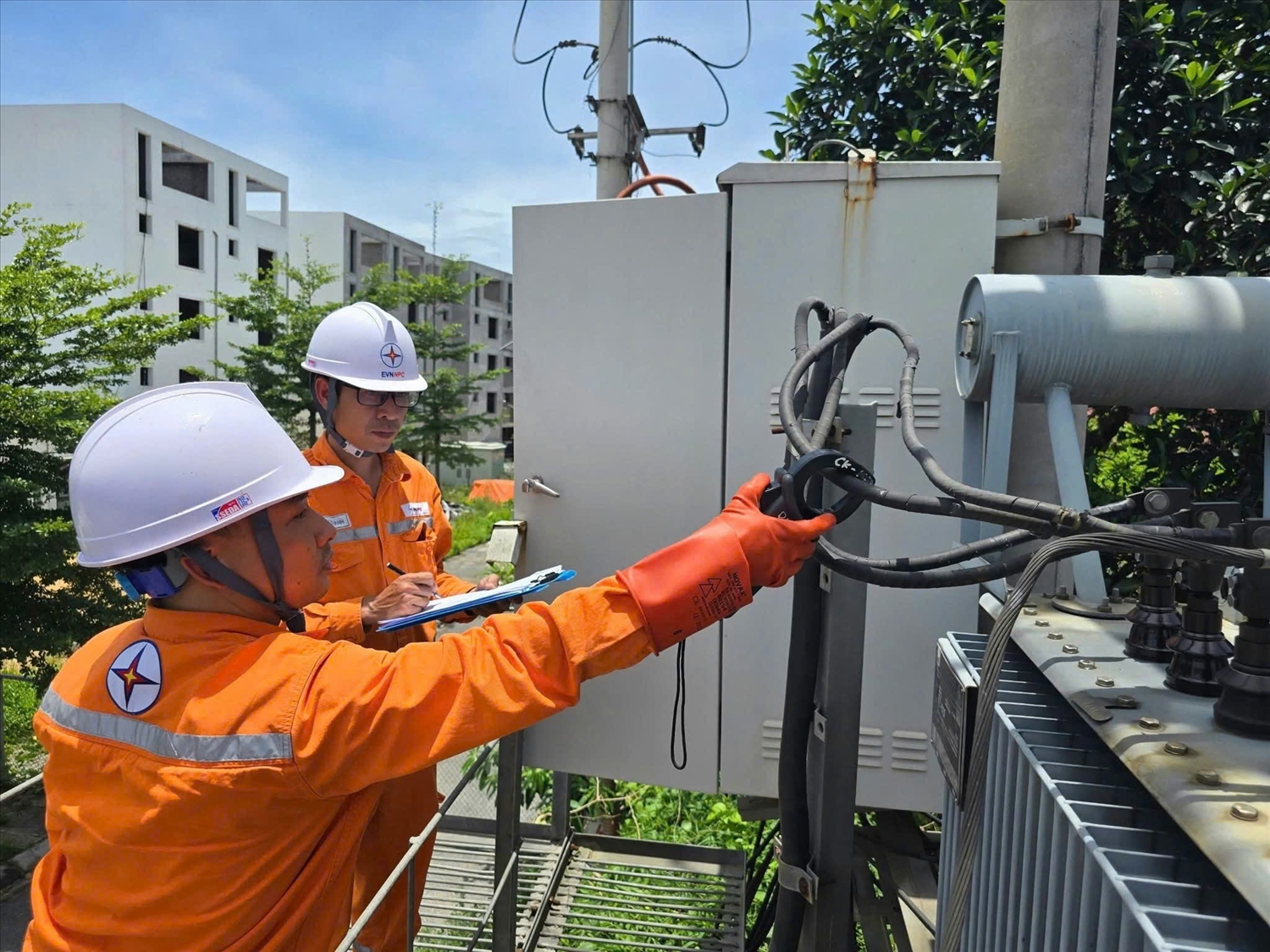 THÁNG 6 GHI NHẬN MỨC TIÊU THỤ ĐIỆN TĂNG CAO – CẢNH BÁO TỪ THỜI TIẾT CỰC ĐOAN VÀ THÓI QUEN SỬ DỤNG ĐIỆN 1