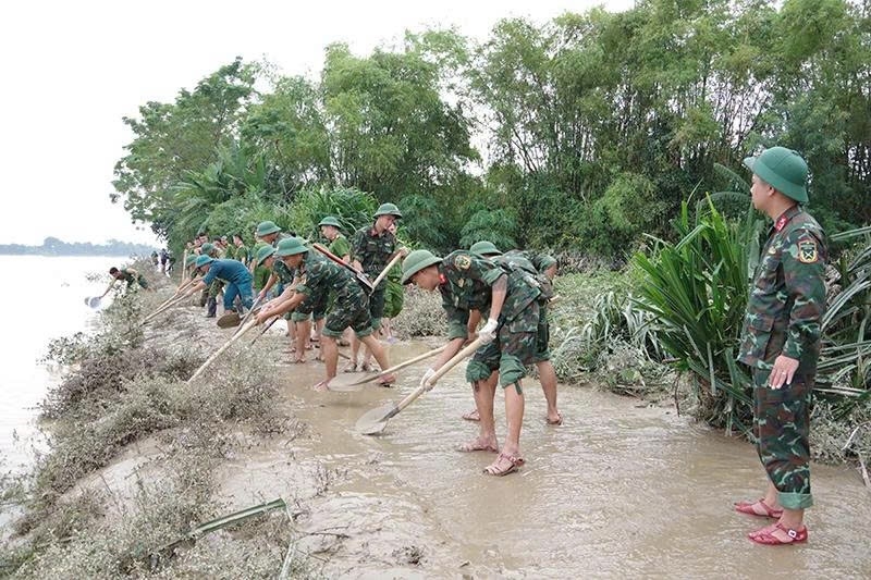 Lực lượng chức năng tích cực tiêu úng hạn chế thiệt hại do mưa bão số 3(ảnh CTV)