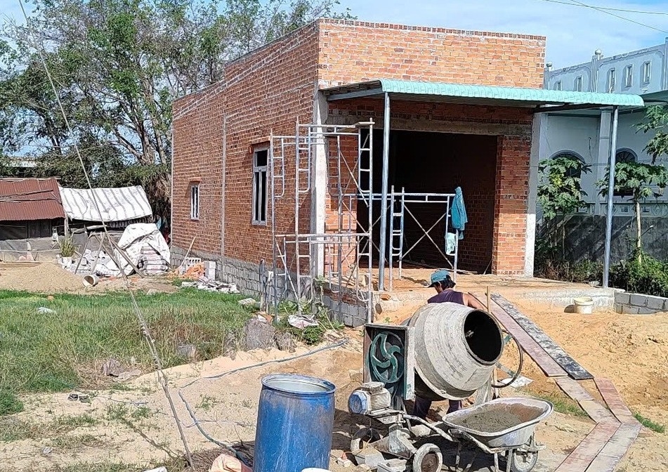 Gia đình bà Nguyễn Thị Minh Châu, ở xã Bình An, huyện Bắc Bình được hỗ trợ xóa nhà tạm.