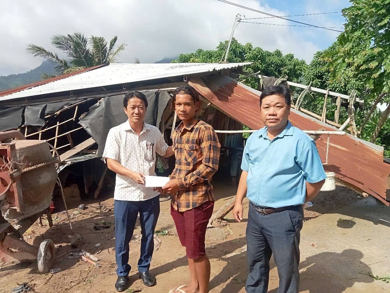 Trong 12/19 hộ bị thiệt hại về nhà là dân tộc Khmer thuộc ấp Sóc Tức, xã Ba Chúc, tỉnh An Giang ( Ảnh: Đức Toàn) 