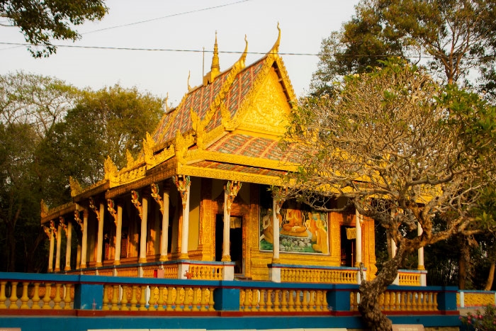 Chùa Dơi tại Sóc Trăng thu hút đông đảo phật tử, người dân cả nước đến chiêm bái và trải nghiệm về văn hóa phật giáo Nam Tông Khmer 