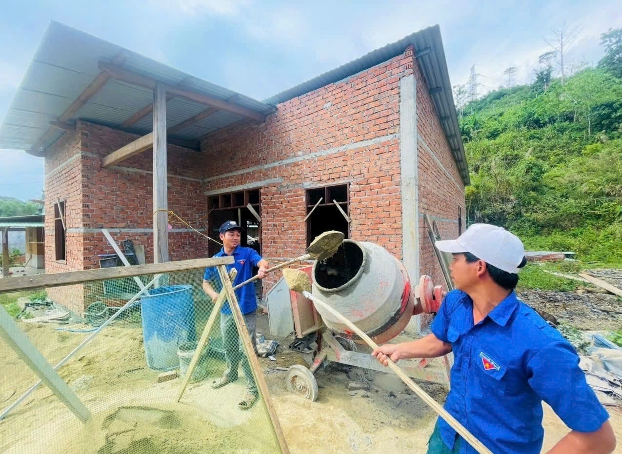 Các xã vùng cao TP. Đà Nẵng quyết tâm hoàn thành xoá nhà tạm trước 30/8/2025. (Ảnh: Huy Trường)
