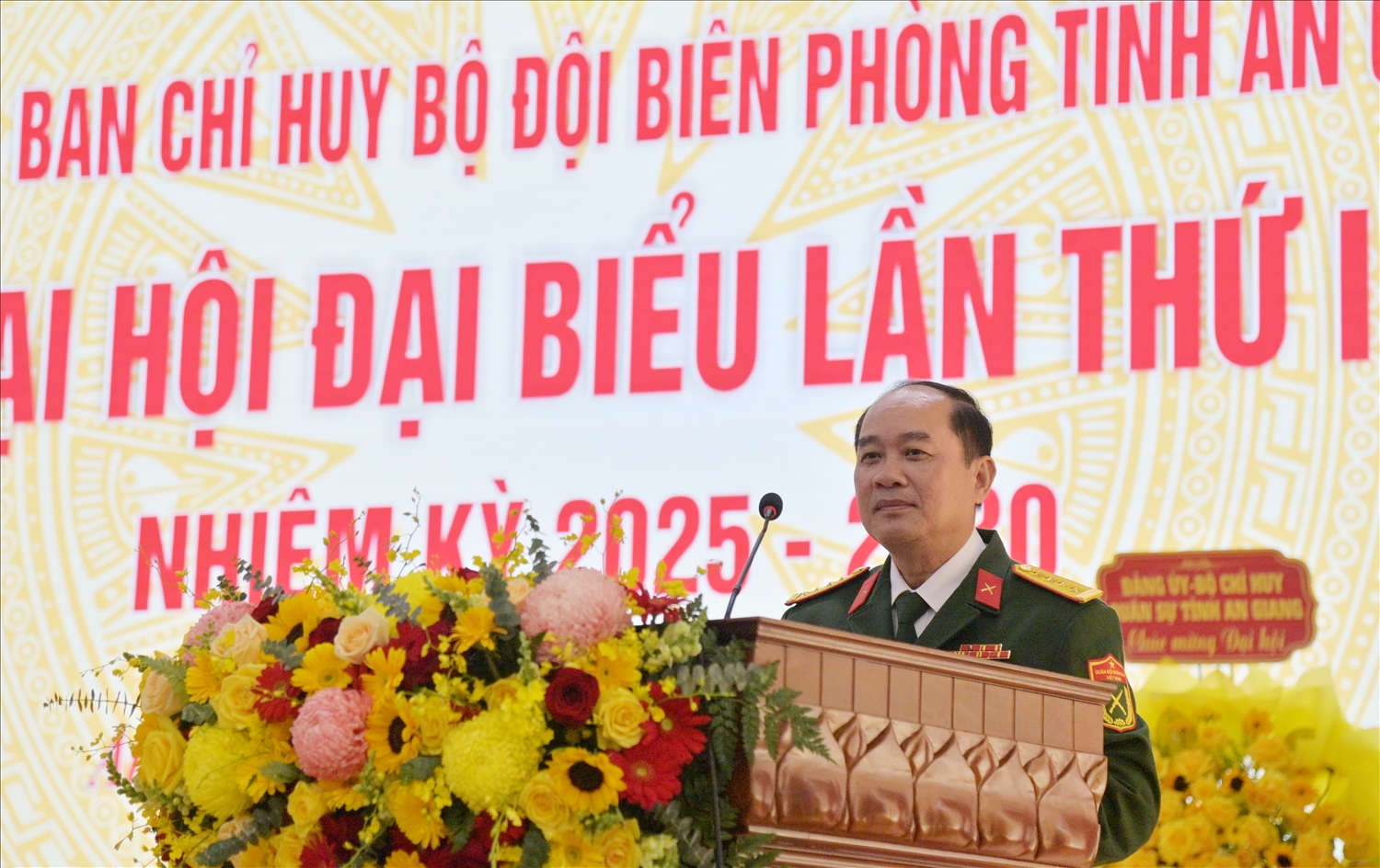 Đại tá Nguyễn Văn Ngành, Ủy viên Ban Thường vụ Tỉnh ủy, Chỉ huy trưởng Bộ Chỉ huy Quân sự tỉnh An Giang phát biểu chỉ đạo đại hội. (Ảnh: Tuấn Kiệt)