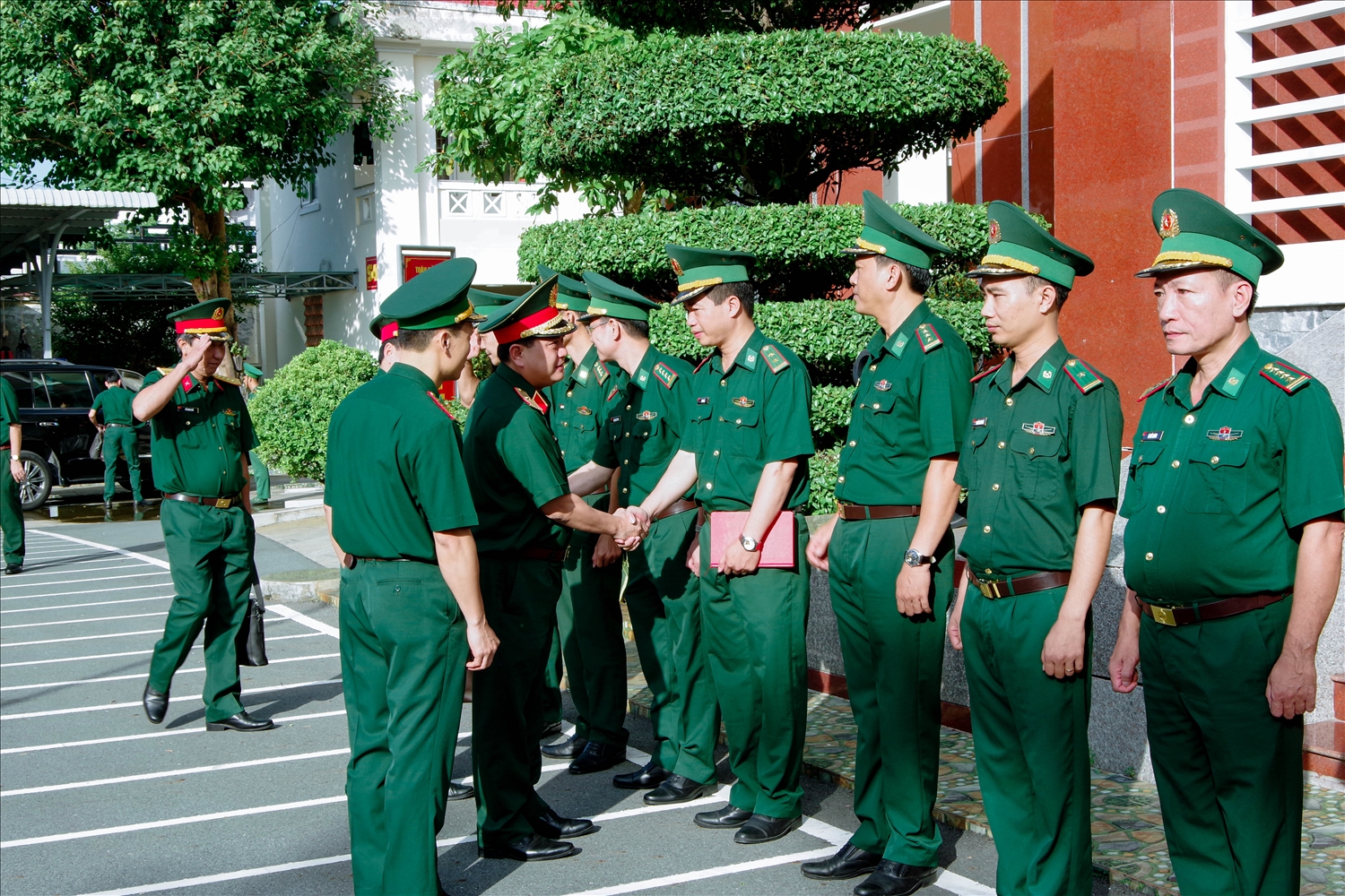 Thiếu tướng Chiêm Thống Nhất, Phó Tư lệnh, Tham mưu trưởng Bộ Tư lệnh Quân khu 9 đến kiểm tra tại Ban chỉ huy BĐBP TP Cần Thơ