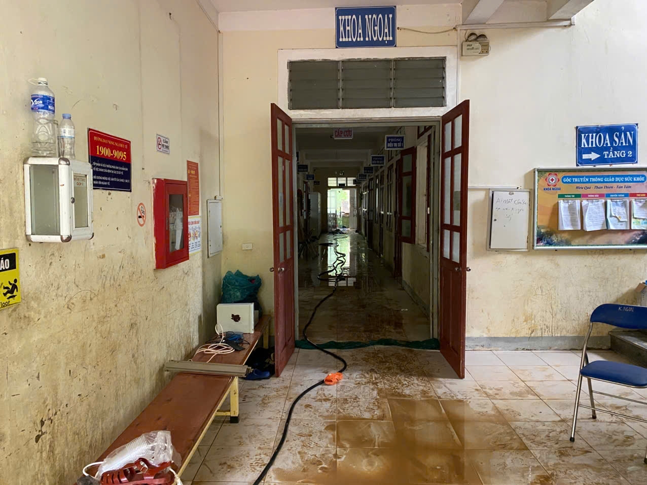 Một khoa phòng vừa được dọn rửa tạm thời