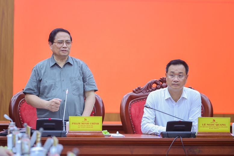 Thủ tướng ghi nhận, biểu dương và chúc mừng những kết quả mà tỉnh Quảng Trị đã đạt được trong thời gian qua, góp phần vào kết quả, thành tựu chung của cả nước - Ảnh: VGP/Nhật Bắc