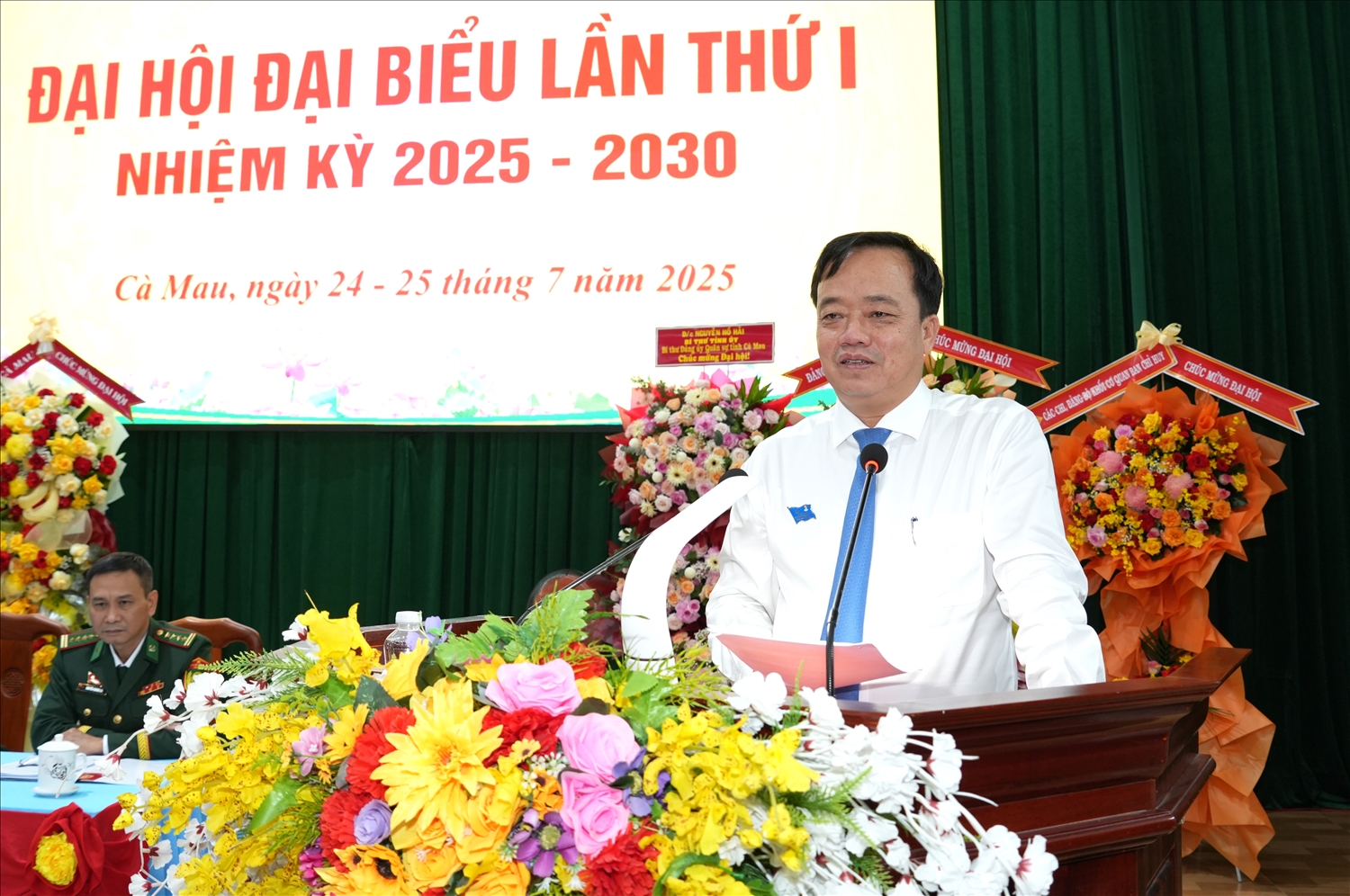 Ông Huỳnh Quốc Việt, Phó Bí thư Thường trực Tỉnh ủy Cà Mau, phát biểu tại Đại hội.