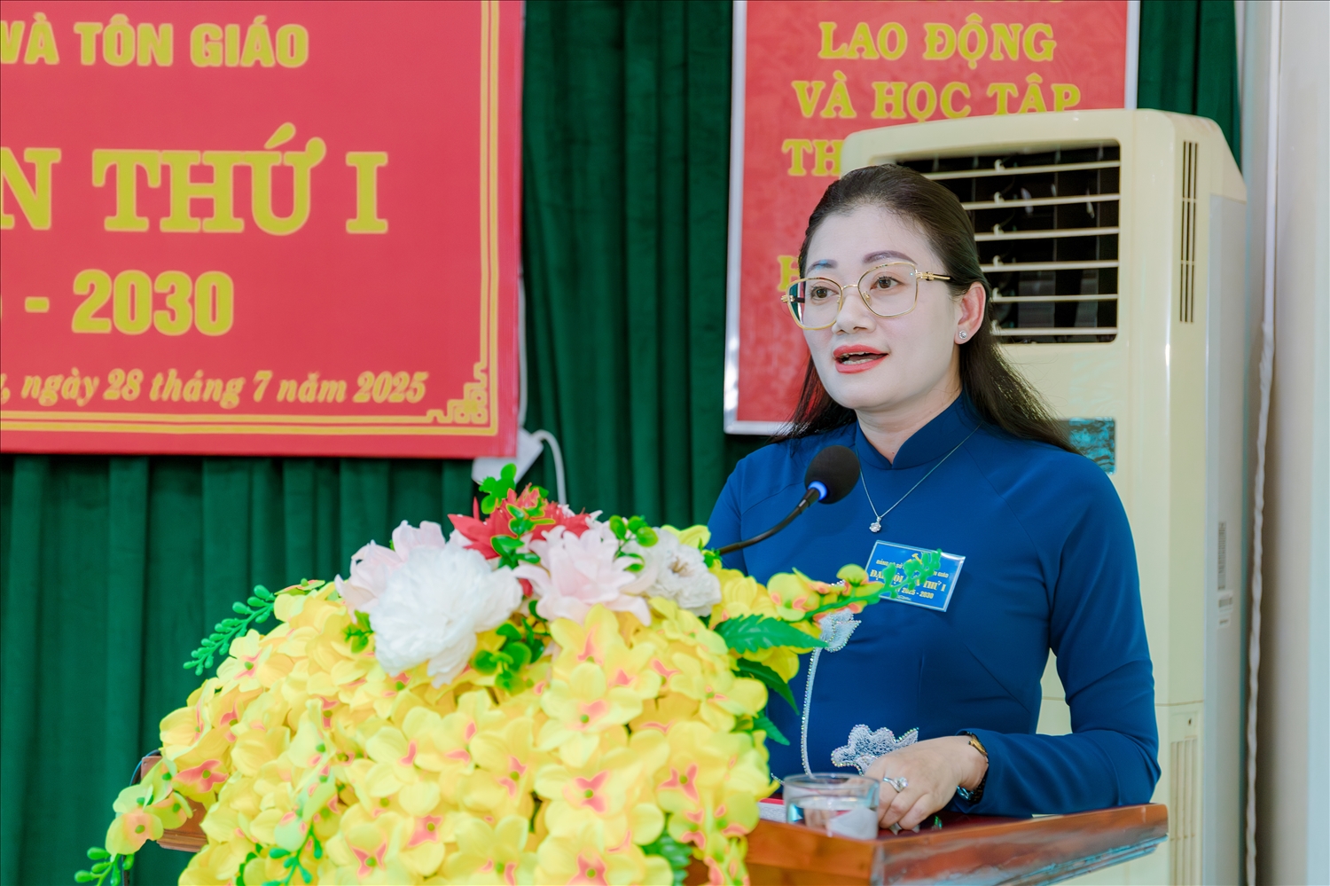 Đồng chí Vũ Thị Minh Hạnh, Phó Bí thư chuyên trách Đảng uỷ UBND tỉnh Tuyên Quang phát biểu chỉ đạo tại Đại hội 