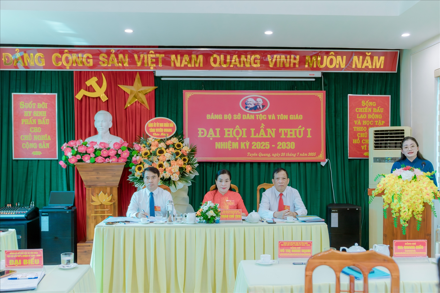 Đoàn Chủ tịch điều hành Đại hội