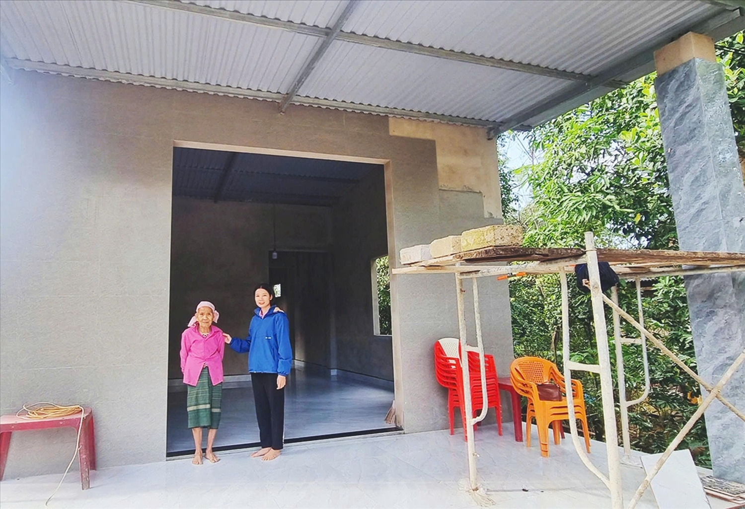 Gia đình bà Hồ Thị Múa ở thôn Đồng Đờng, xã Hướng Hiệp, Quảng Trị sắp được an cư trong ngôi nhà “3 cứng” từ nguồn hỗ trợ của Chương trình MTQG 1719