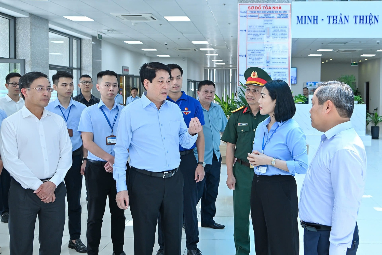 Chủ tịch nước Lương Cường đã thăm và kiểm tra Trung tâm Phục vụ hành chính công một cấp trực thuộc Ủy ban nhân dân tỉnh Quảng Ninh.