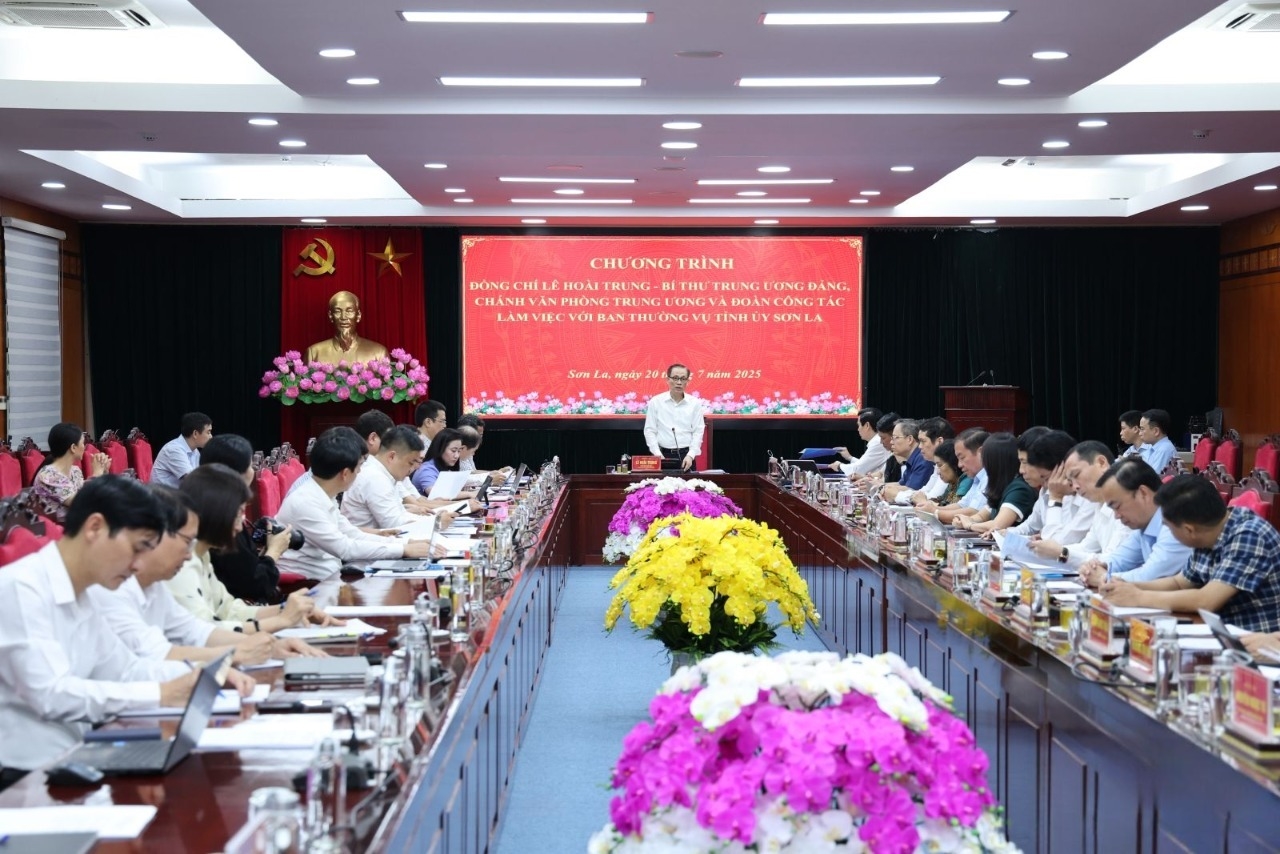 Bí thư Trung ương Đảng, Chánh Văn phòng Trung ương Đảng Lê Hoài Trung chủ trì buổi làm việc với Ban Thường vụ Tỉnh ủy Sơn La ngày 20/7/2025.