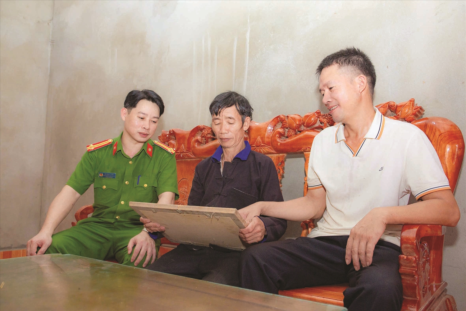 Bản làng vùng Cao nguyên đá tỉnh Tuyên Quang đổi thay nhờ có những con đường được xây dựng từ sức dân - Ảnh Vũ Mừng