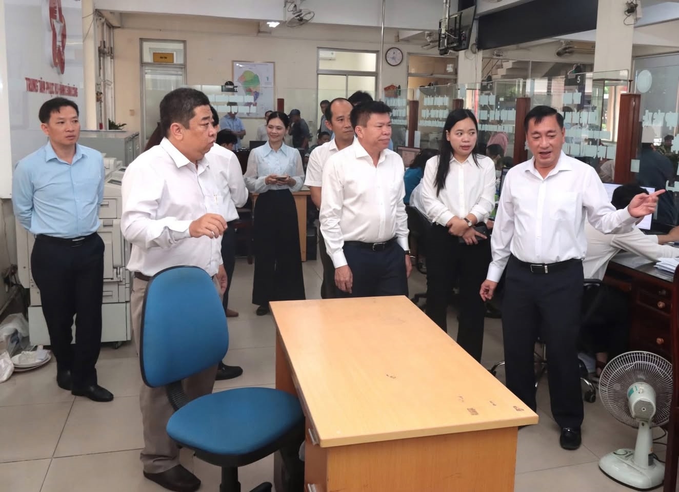 Đoàn công tác HĐND TP.Hồ Chí Minh kiểm tra hoạt động tại Trung tâm Dịch vụ Hành chính công phường Lái Thiêu