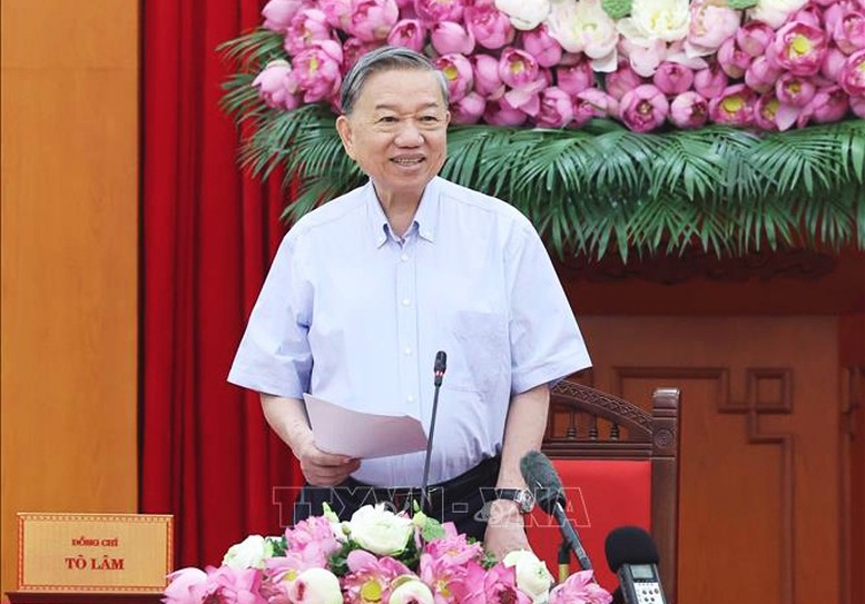 Tổng Bí thư Tô Lâm chủ trì làm việc với Tiểu ban Văn kiện, Thường trực Tiểu ban Kinh tế - xã hội, Thường trực Tiểu ban Điều lệ Đảng Đại hội XIV của Đảng và Thường trực Ban Chỉ đạo tổng kết 40 năm đổi mới về dự thảo các văn kiện trình Đại hội XIV của Đảng - Ảnh: TTXVN