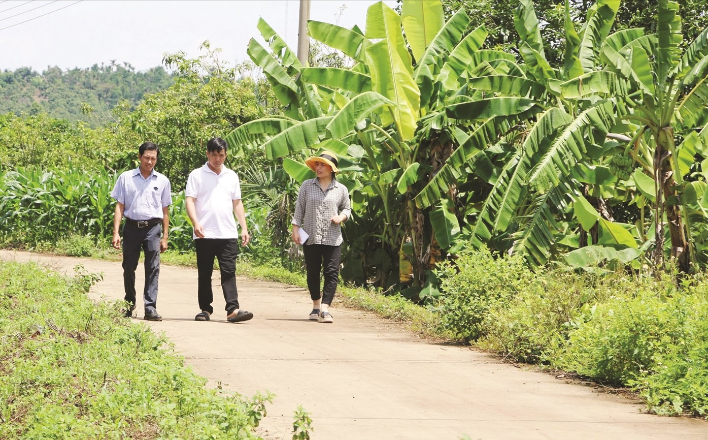 Người dân đồng lòng đóng góp kinh phí làm đường, hạ tầng giao thông bản Cao Lạng khang trang
