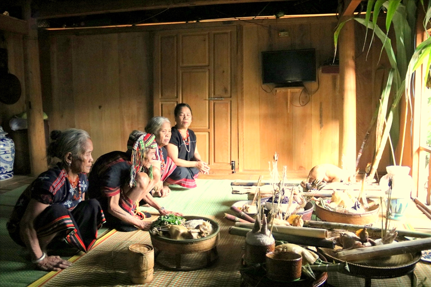 Trong những mùa lễ hội hay dịp trọng đại của buôn làng người Tà Ôi, ẩm thực dân tộc chiếm một vị trí quan trọng.