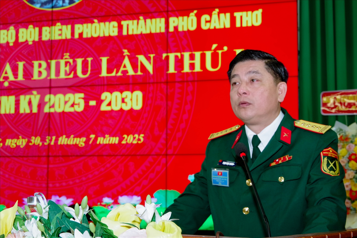 Đại tá Phạm Ngọc Quang, Thành ủy viên, Phó Bí thư Thường trực Đảng ủy, Chính ủy Bộ Chỉ huy Chỉ huy Quân sự TP. Cần Thơ phát biểu chỉ đạo đại hội ( Ảnh: Văn Long) 