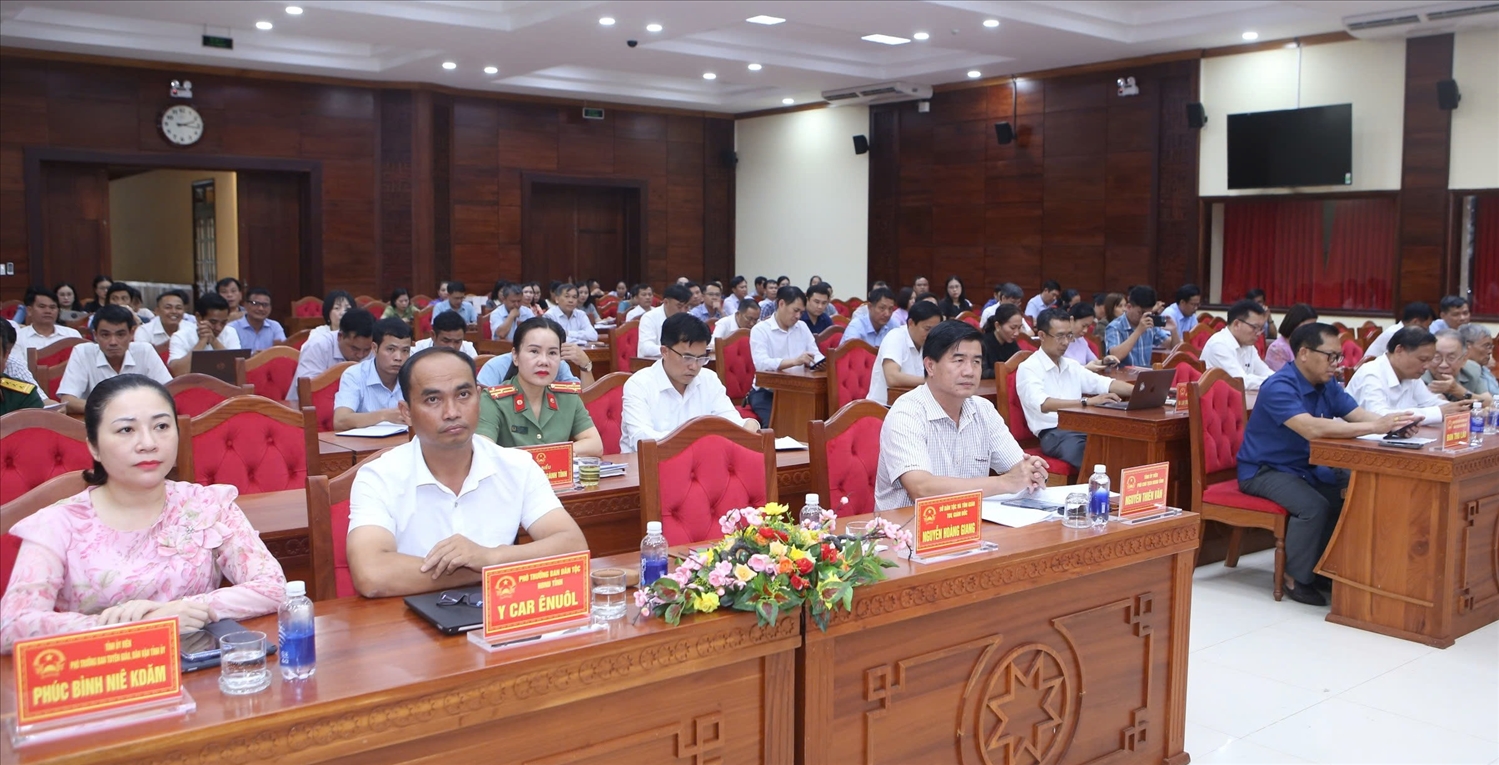 Các đại biểu tham dự Tọa đàm 