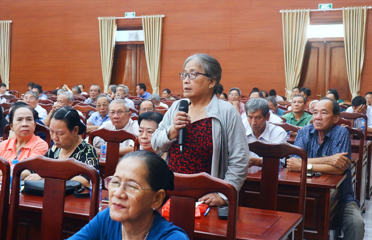 Cử tri các phường Thủ Dầu Một, Phú Lợi kiến nghị nhiều vấn đề, trong đó có dừng thu phí các trạm B.O.T địa bàn Bình Dương cũ