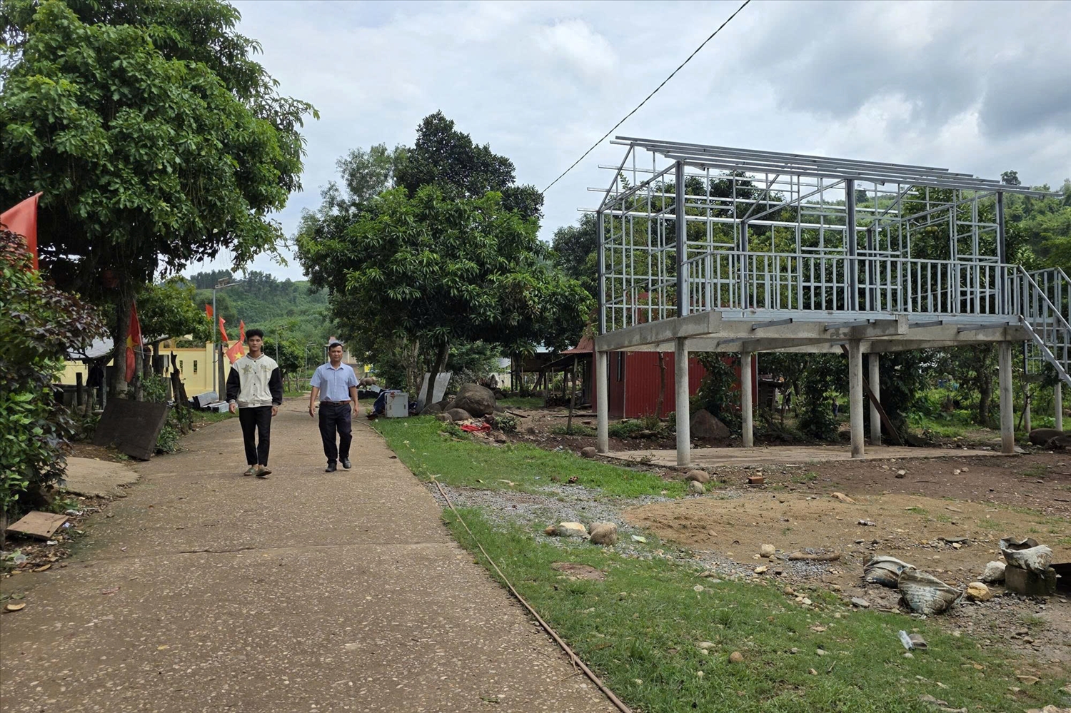 Phạm Tiến) Phạm Tiến)