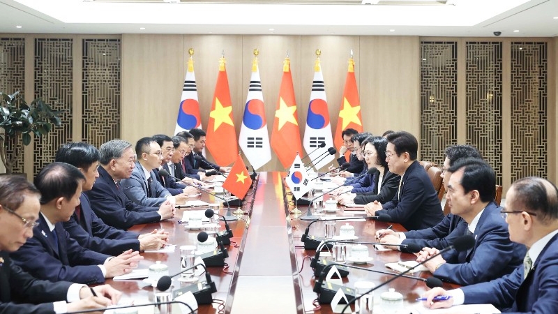 Tổng Bí thư Tô Lâm hội đàm với Tổng thống Hàn Quốc Lee Jae Myung. (Ảnh: Thống Nhất/TTXVN) 