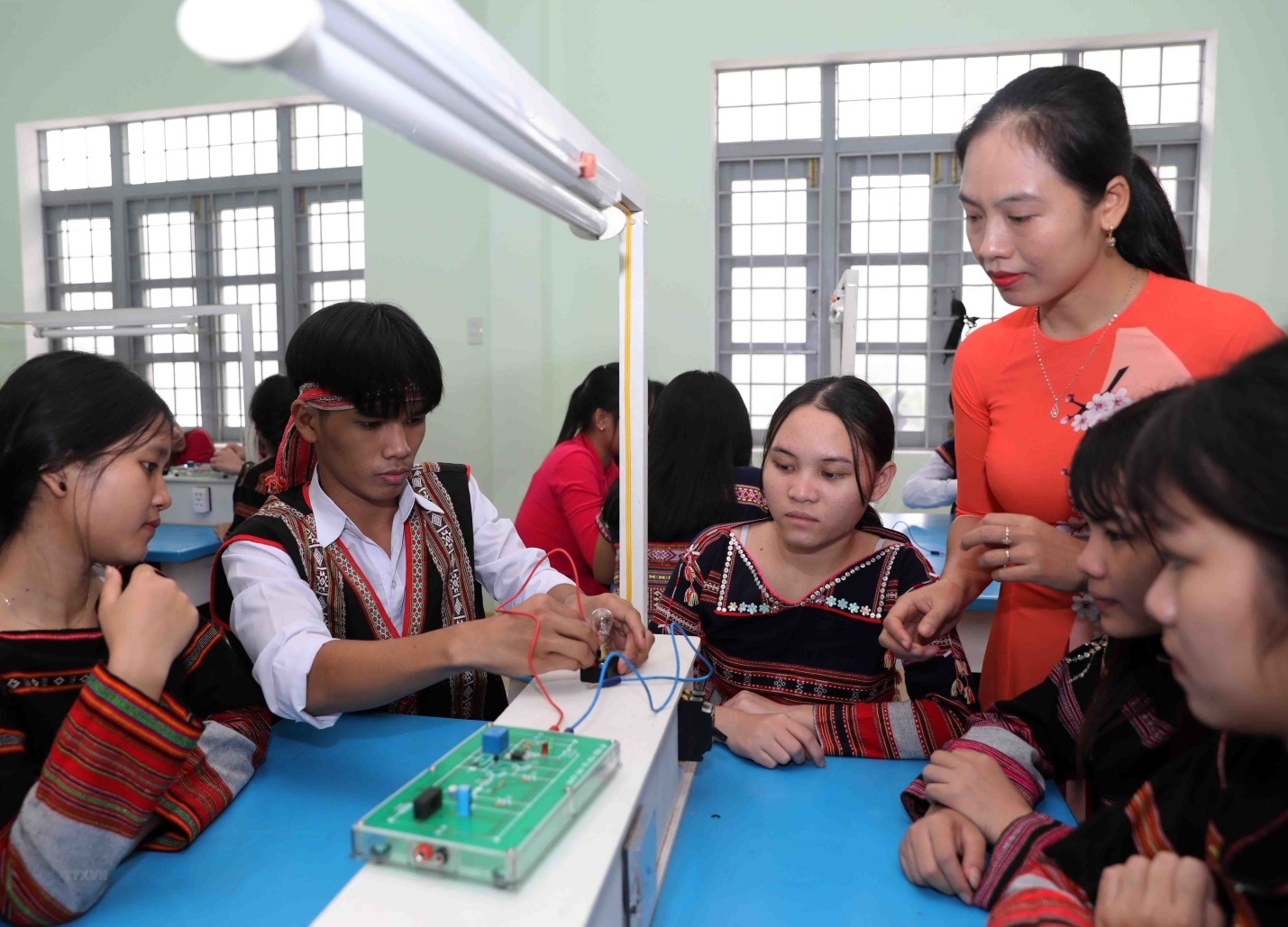 Công tác đào tạo nghề, giải quyết việc làm đã và đang khuyến khích được tinh thần tự lực, tự cường của đồng bào DTTS (Ảnh minh họa).