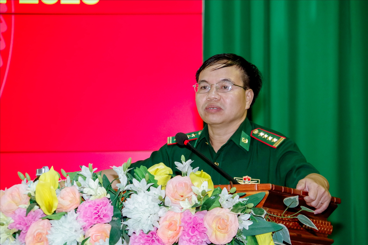 Đại tá Hà Huy Trường, Phó Chính ủy, Ban Chỉ huy BĐBP TP. Cần Thơ phát biểu khai mạc lớp học (Ảnh: Văn Long)