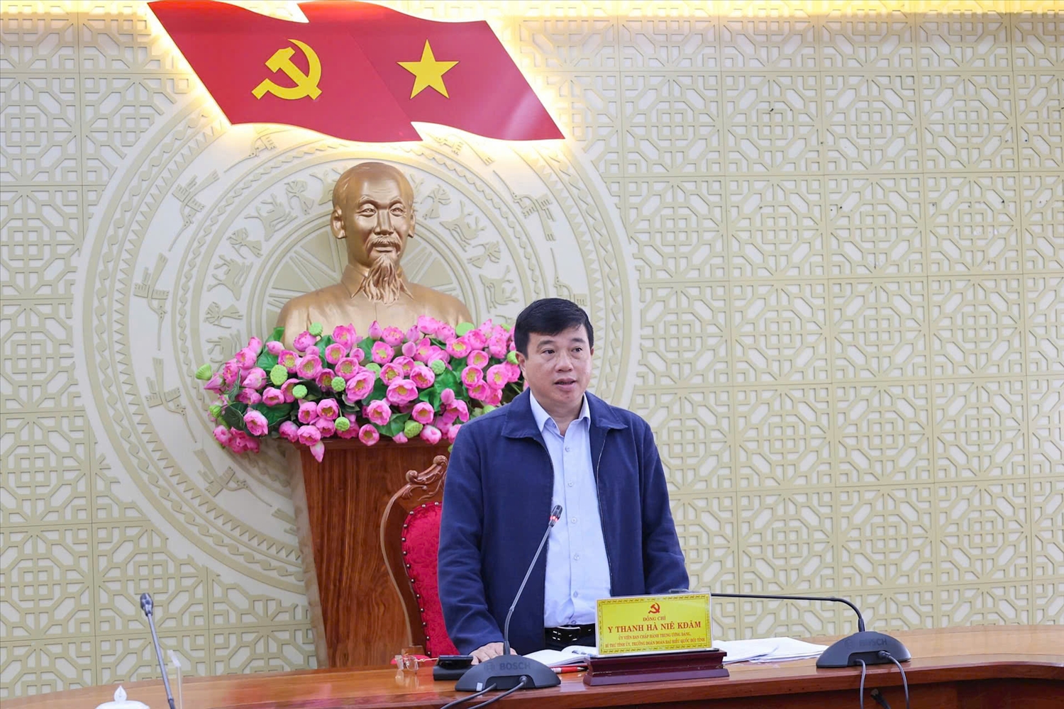 Bí thư Tỉnh ủy Y Thanh Hà Niê Kđăm phát biểu kết luận buổi họp ( Ảnh B. Thuận) 