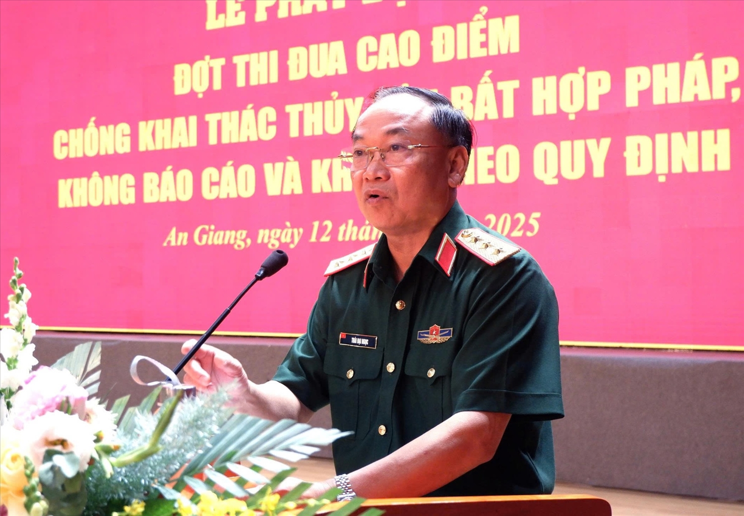 Thượng tướng Thái Đại Ngọc, Ủy viên Ban Chấp hành Trung ương Đảng, Ủy viên Quân ủy Trung ương, Phó Tổng Tham mưu trưởng Quân đội nhân dân Việt Nam - Trưởng Ban Chỉ đạo Bộ Quốc phòng về chống khai thác IUU phát biểu tại buổi lễ ( Ảnh: Như Tâm)