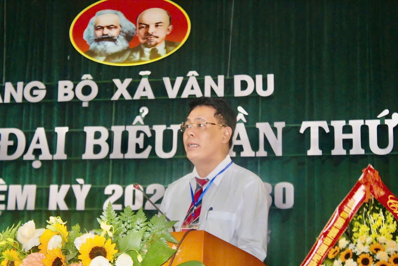 Ông Vũ Văn Đạt, Tỉnh ủy viên, Bí thư Đảng ủy xã Vân Du phát biểu tại Đại hội(Ảnh:Quỳnh Trâm)