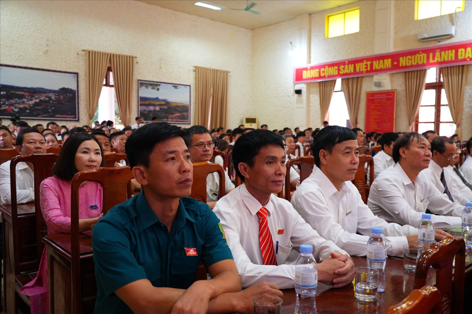 Đại biểu tham dự Đại hội Đảng bộ xã Anh Sơn quyết tâm ây dựng Đảng bộ trong sạch, vững mạnh