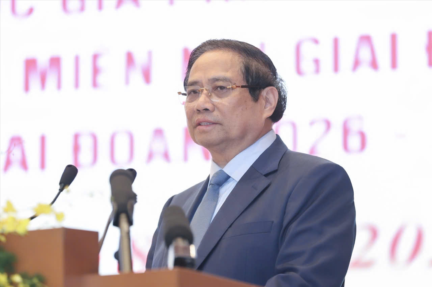 Thủ tướng Chính phủ Phạm Minh Chính biểu dương Ban Chỉ đạo Trung ương các Chương trình MTQG đã tiến hành tổng kết Chương trình MTQG phát triển KT-XH vùng đồng bào DTTS và miền núi sớm hơn gần nửa năm so với kế hoạch, đặc biệt là trong dịp lễ trọng đại của đất nước, của dân tộc. (Ảnh: Lê Anh Dũng)