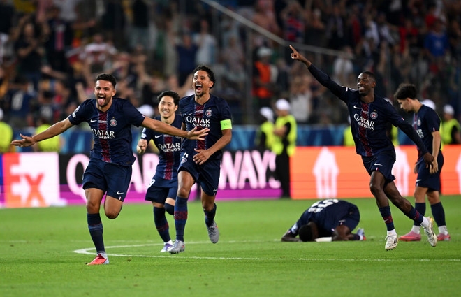 Các cầu thủ PSG ăn mừng chiến thắng (Ảnh IT)