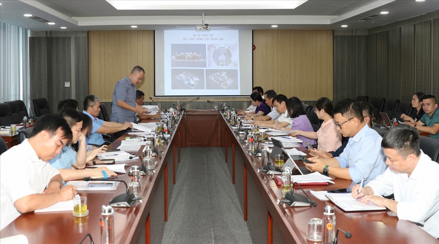 Gian Triển lãm của Bộ Dân tộc và tôn giáo trên diện tích 400 mét vuông và được chia làm 4 khu, mỗi khu là một không gian đặc sắc về dân tộc, tôn giáo - Ảnh Tuấn Ninh