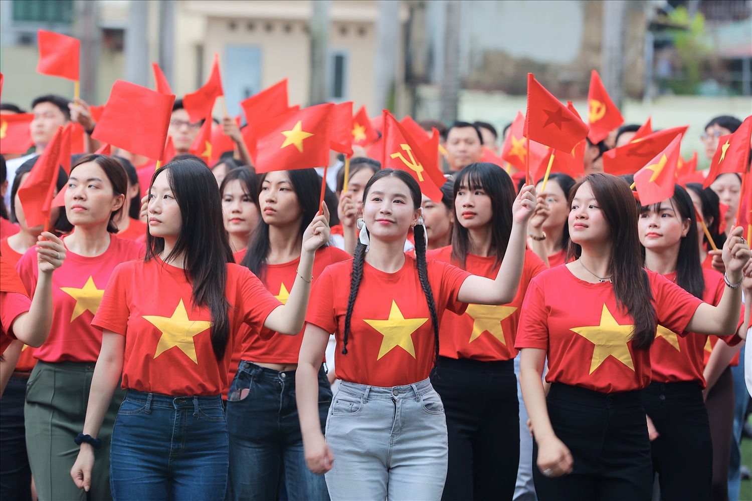 Các gương mặt rạng rỡ đại diện cho các cơ quan thông tấn báo chí diễu hành trong sự kiện trọng đại của dân tộc trong dịp 2/9.