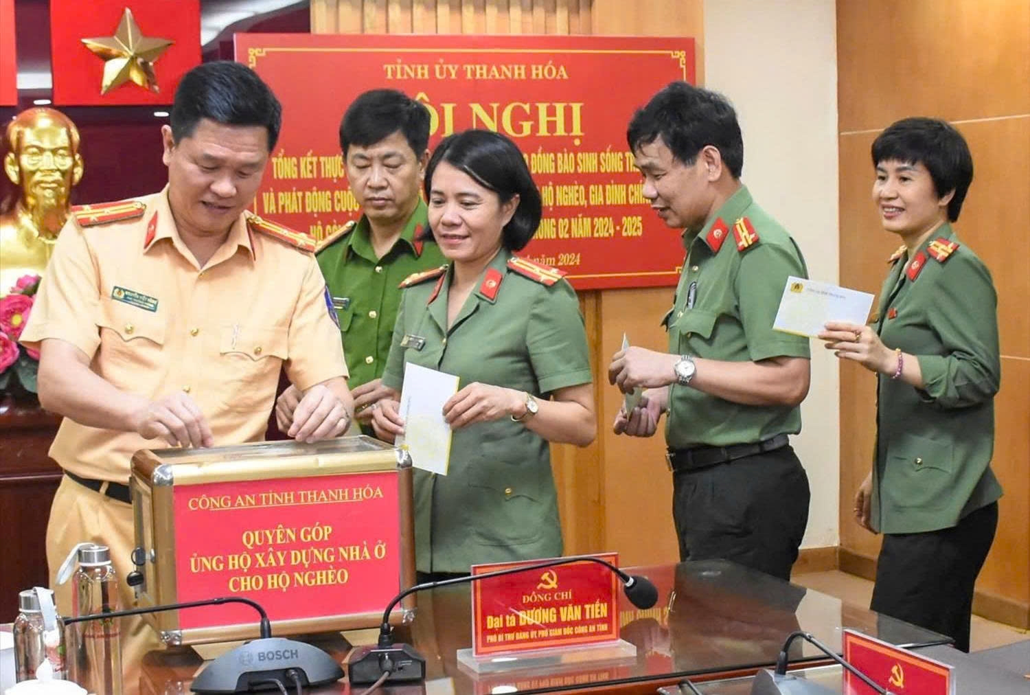 Công an Thanh Hóa quyên góp hỗ trợ xây dựng nhà ở cho hộ nghèo, hộ gia đình chính sách, hộ còn khó khăn về nhà - Ảnh PV