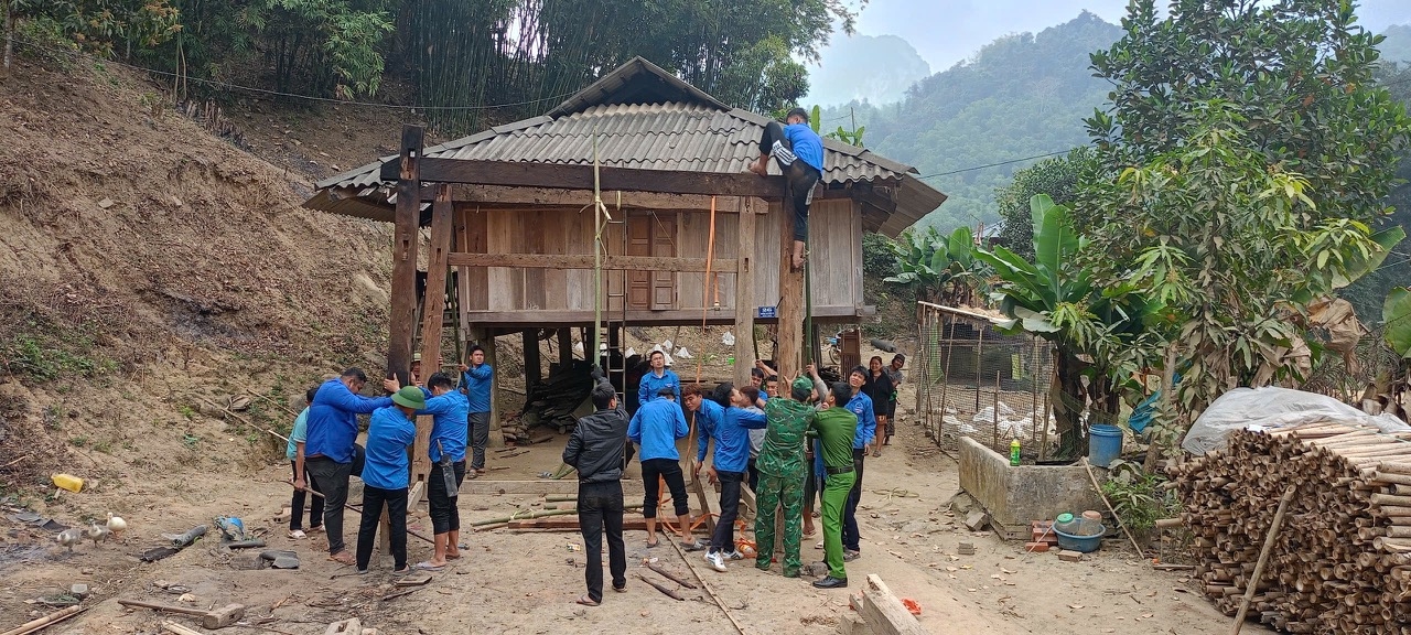 Công tác xóa nhà tạm ở vùng miền núi, khu vực tái định cư lũ ống, lũ quét gặp nhiều khó khăn Ảnh: Quỳnh Trâm