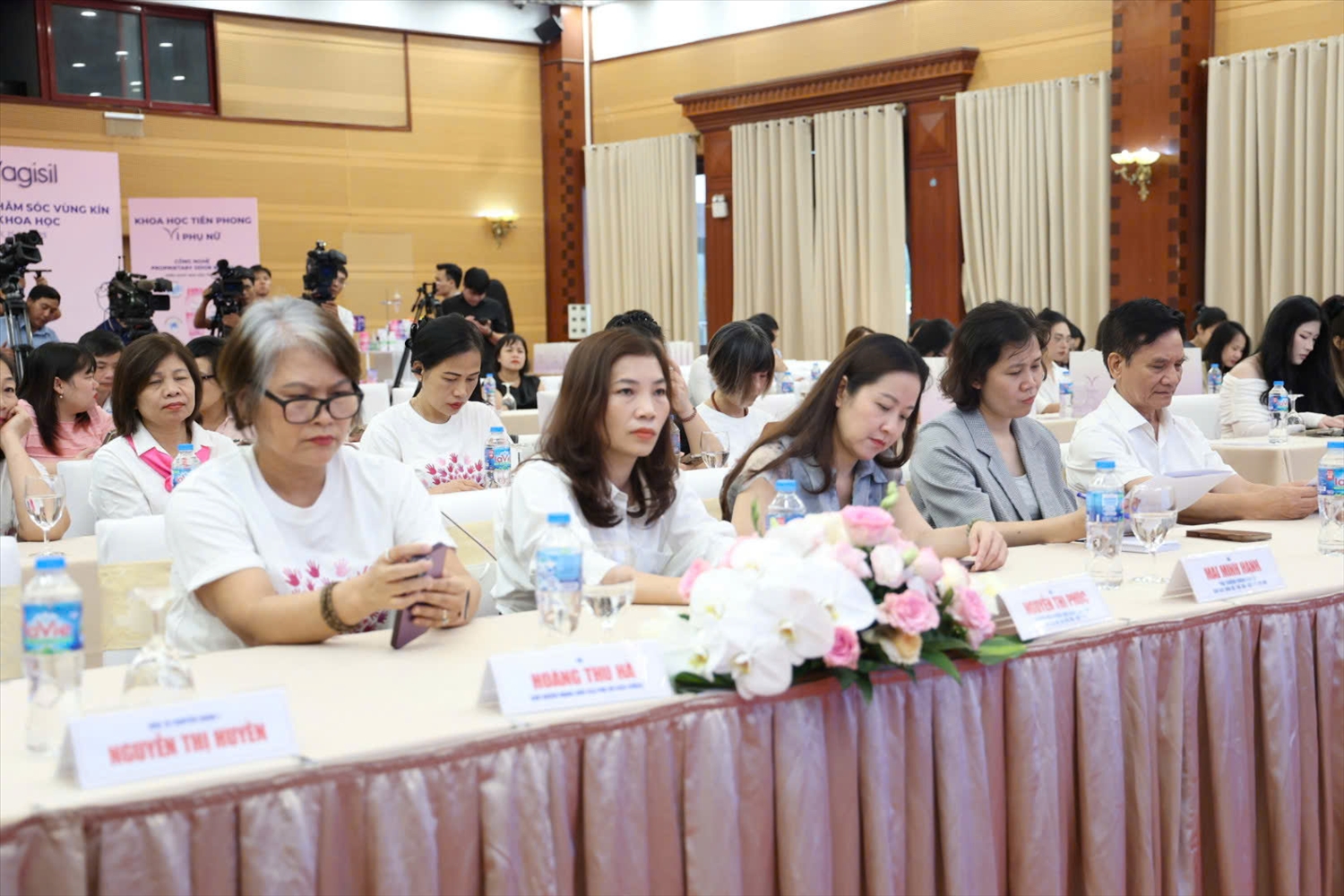 Đại biểu khách mời tham dự Chương trình “Yêu thương bắt đầu từ sự chủ động""