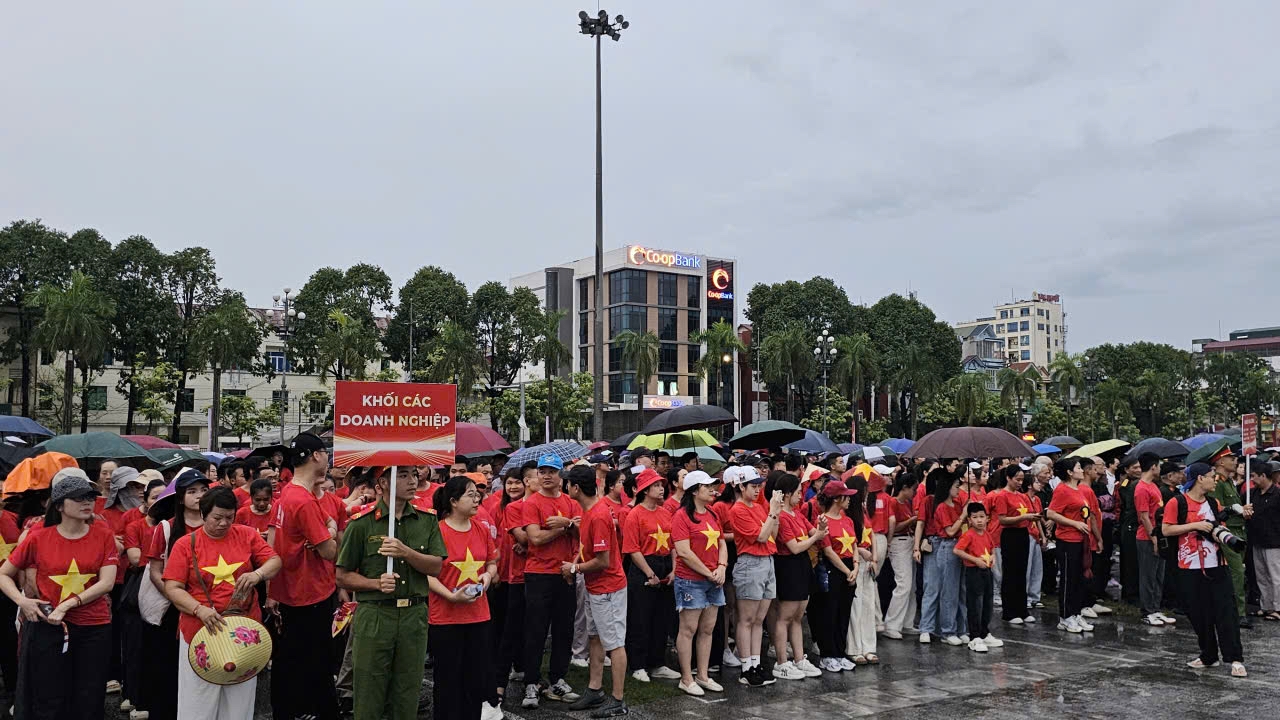 Chương trình thu hút sự tham gia nhiệt tình của tất cả các lứa tuổi, từ người lớn cho đến trẻ nhỏ. Ảnh: Quỳnh Trâm