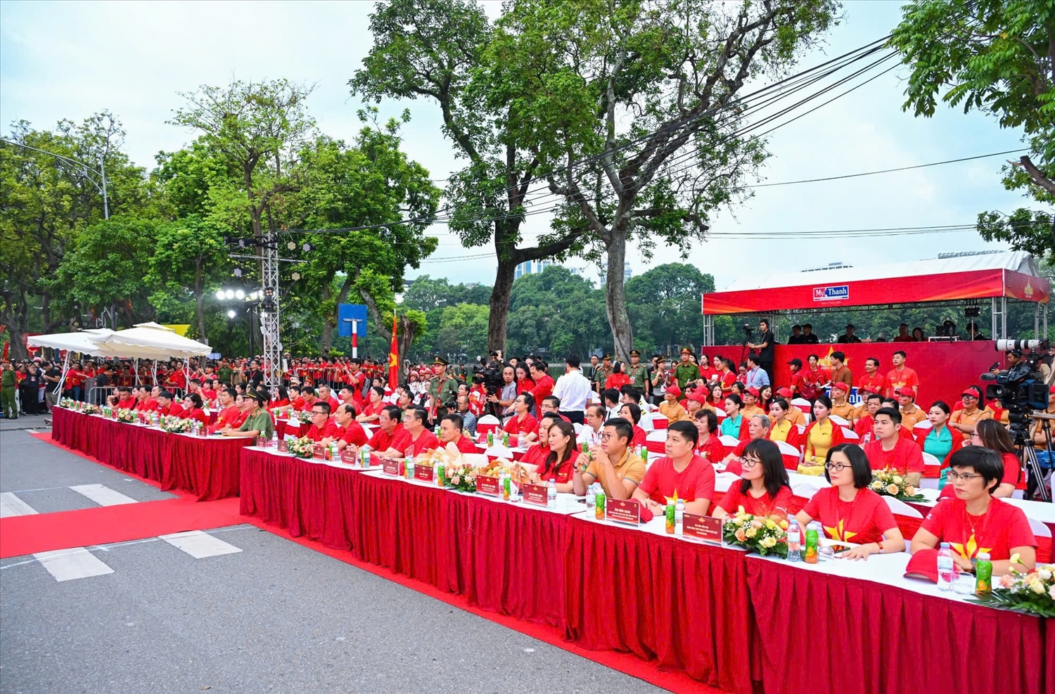 Các đại biểu tham dự Lễ phát động tại điểm cầu Hà nội