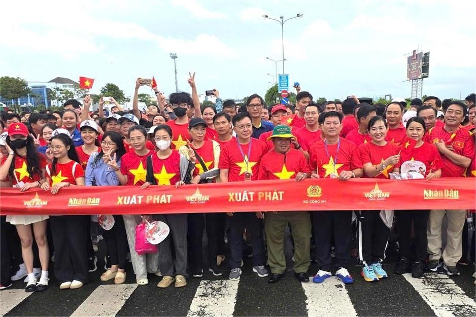 Tại An Giang, chương trình đi bộ quanh khu vực quảng trường Trần Quang Khải (phường Rạch Giá), với sự tham gia của hơn 5.000 cán bộ, công nhân viên và người dân. Đoàn đi bộ theo lộ trình từ đường Tôn Đức Thắng đến đường Hoàng Văn Thụ rồi quay lại, với cự ly khoảng 3km.