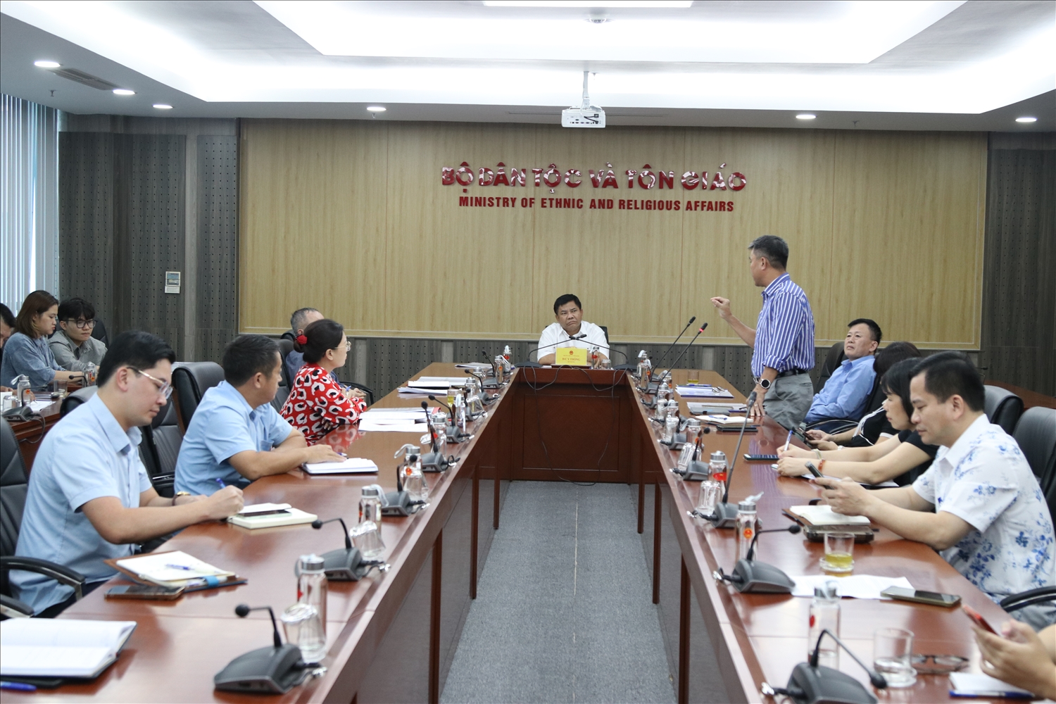 Các thành viên Ban tổ chức báo cáo công việc
