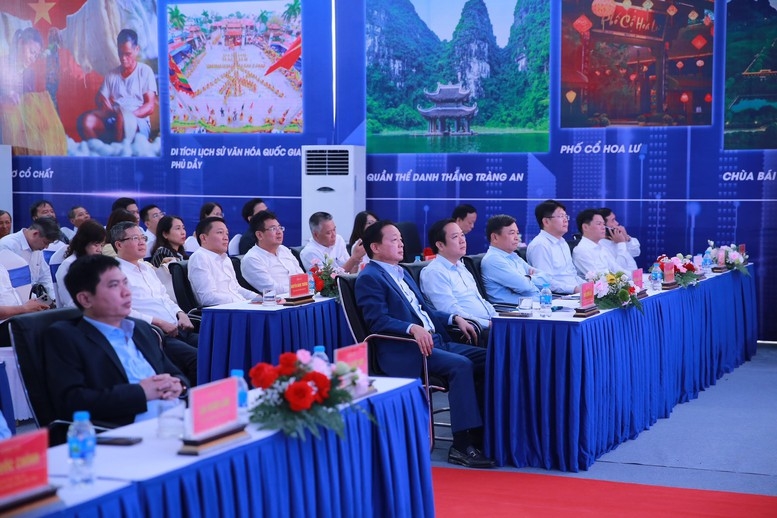 Phó Thủ tướng Trần Hồng Hà dự lễ khởi công Dự án Xây dựng khu tái định cư trên địa bàn phường Đồng Văn (vị trí số 02), tỉnh Ninh Bình, phục vụ giải phóng mặt bằng Dự án đường sắt tốc độ cao trên trục Bắc - Nam - Ảnh: VGP/Minh Khôi